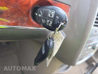 2014 Chrysler Town & Country Touring 121.2" WB - miniatura 8