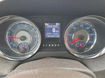 2014 Chrysler Town & Country Touring 121.2" WB - miniatura 9