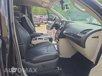 2014 Chrysler Town & Country Touring L 121.2" WB - miniatura 16