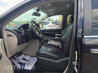 2014 Chrysler Town & Country Touring L 121.2" WB - miniatura 3