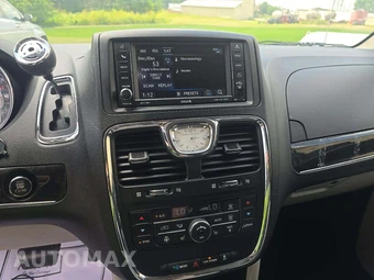 2014 Chrysler Town & Country Touring L 121.2" WB - miniatura 7