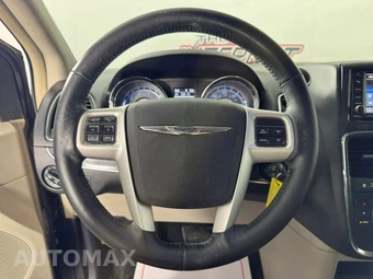 2014 Chrysler Town & Country Touring L 121.2" WB - miniatura 13