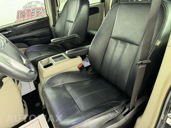 2014 Chrysler Town & Country Touring L 121.2" WB - miniatura 29