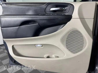 2014 Chrysler Town & Country Touring L 121.2" WB - miniatura 39