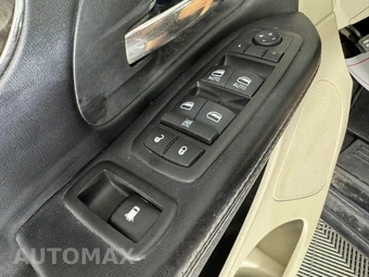 2014 Chrysler Town & Country Touring L 121.2" WB - miniatura 40