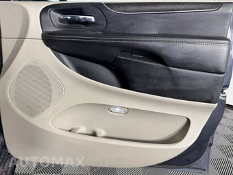 2014 Chrysler Town & Country Touring L 121.2" WB - miniatura 41