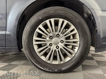 2014 Chrysler Town & Country Touring L 121.2" WB - miniatura 42