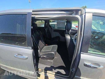 2014 Chrysler Town & Country Touring L 121.2" WB – miniatura 17