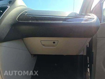 2014 Chrysler Town & Country Touring L 121.2" WB – miniatura 20