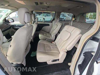2014 Chrysler Town & Country Touring L 121.2" WB - miniatura 13