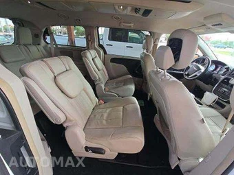 2014 Chrysler Town & Country Touring L 121.2" WB - miniatura 17