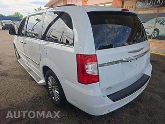 2014 Chrysler Town & Country Touring L 121.2" WB - miniatura 2