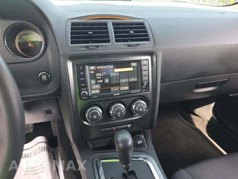 2014 Dodge Challenger SXT – miniatura 10