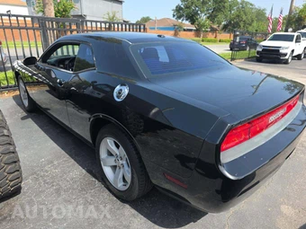 2014 Dodge Challenger SXT – miniatura 2