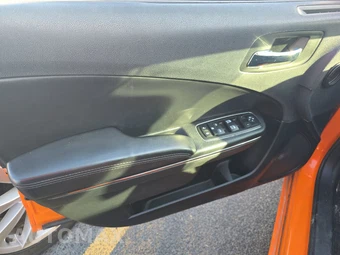 2014 Dodge Charger SXT – miniatura 15