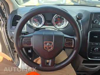 2014 Dodge Grand Caravan AVP 121.2" WB - miniatura 10