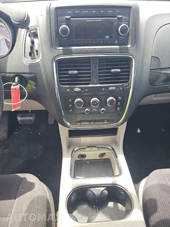 2014 Dodge Grand Caravan SXT 121.2" WB – miniatura 11