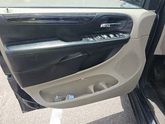 2014 Dodge Grand Caravan SXT 121.2" WB – miniatura 9