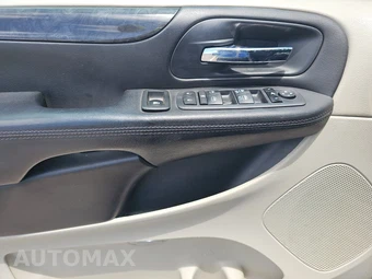 2014 Dodge Grand Caravan SXT 121.2" WB – miniatura 15