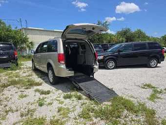 2014 Dodge Grand Caravan SXT 121.2" WB