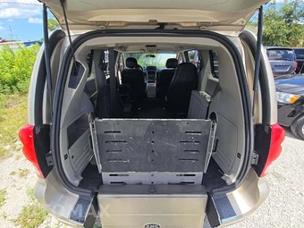 2014 Dodge Grand Caravan SXT 121.2" WB - miniatura 15