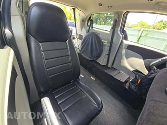 2014 Dodge Grand Caravan SXT 121.2" WB - miniatura 17