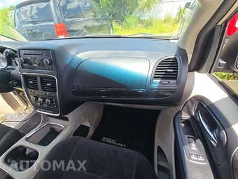 2014 Dodge Grand Caravan SXT 121.2" WB - miniatura 20