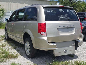 2014 Dodge Grand Caravan SXT 121.2" WB - miniatura 3