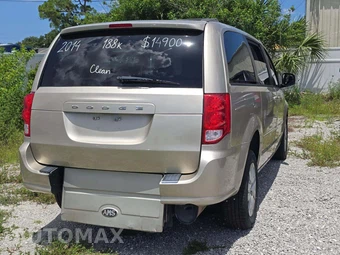 2014 Dodge Grand Caravan SXT 121.2" WB - miniatura 4