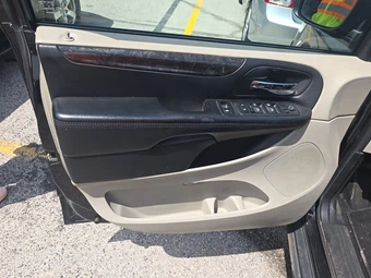 2014 Dodge Grand Caravan SXT 121.2" WB – miniatura 9
