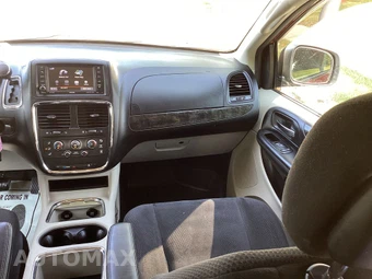 2014 Dodge Grand Caravan SXT 121.2" WB - miniatura 14