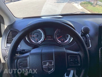 2014 Dodge Grand Caravan SXT 121.2" WB - miniatura 16