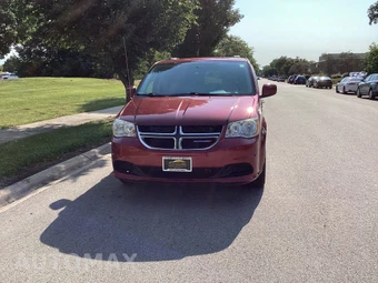 2014 Dodge Grand Caravan SXT 121.2" WB - miniatura 2