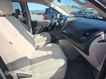 2014 Dodge Grand Caravan SXT 121.2" WB - miniatura 14