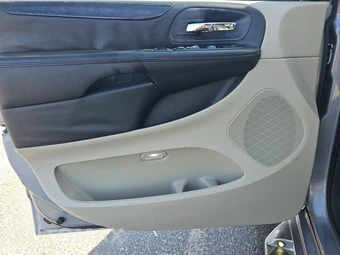 2014 Dodge Grand Caravan SXT 121.2" WB - miniatura 15