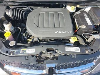 2014 Dodge Grand Caravan SXT 121.2" WB - miniatura 23