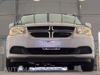 2014 Dodge Grand Caravan SXT 121.2" WB - miniatura 3
