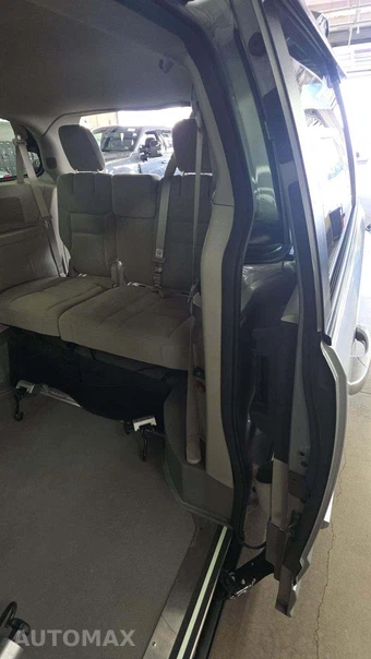 2014 Dodge Grand Caravan SXT 121.2" WB - miniatura 40