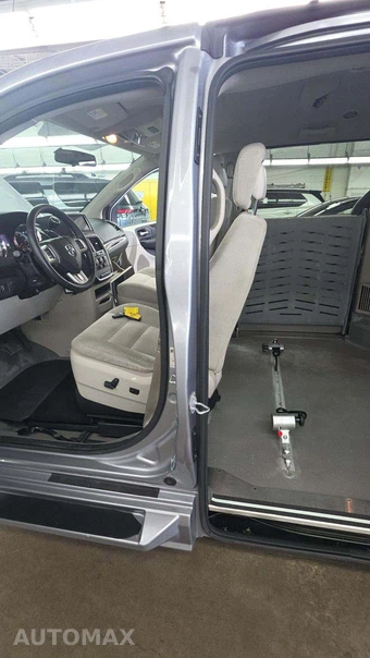 2014 Dodge Grand Caravan SXT 121.2" WB - miniatura 41