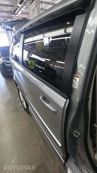 2014 Dodge Grand Caravan SXT 121.2" WB - miniatura 47