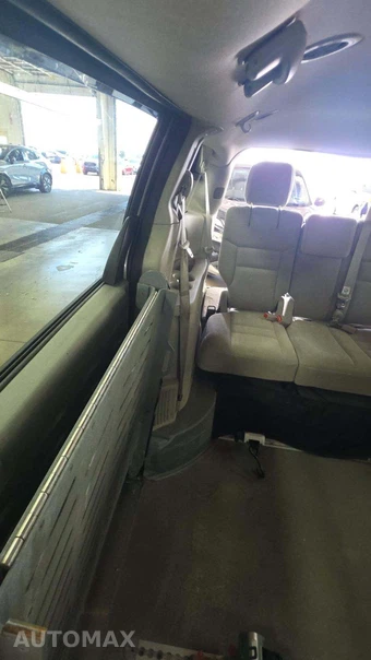 2014 Dodge Grand Caravan SXT 121.2" WB - miniatura 48