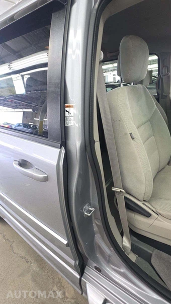2014 Dodge Grand Caravan SXT 121.2" WB - miniatura 50