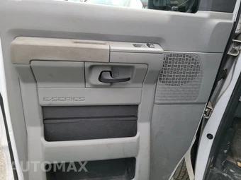 2014 Ford E-150 Commercial Cargo Van 138.0" WB - miniatura 9