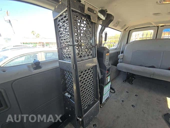 2014 Ford E-150 Wagon XLT 138.0" WB - miniatura 26