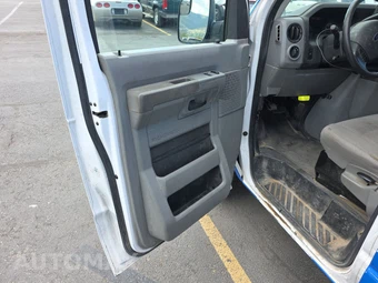 2014 Ford E-250 Commercial Cargo Van 138.0" WB – miniatura 9