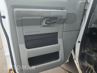 2014 Ford E-250 Commercial Cargo Van 138.0" WB - miniatura 9