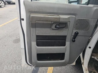 2014 Ford E-250 Commercial Cargo Van 138.0" WB – miniatura 28