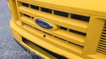 2014 Ford E-250 Commercial Cargo Van 138.0" WB – miniatura 9