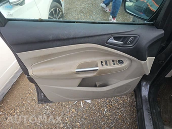 2014 Ford Escape SE - miniatura 9