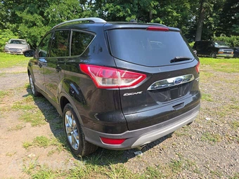 2014 Ford Escape Titanium – miniatura 2